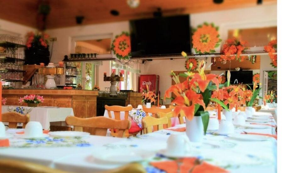 Pension Hollyday Ahrensfelde Exterior foto